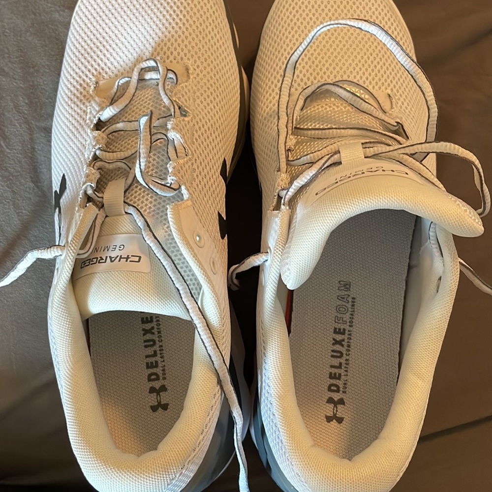Under armor size 11.5 white shoe.